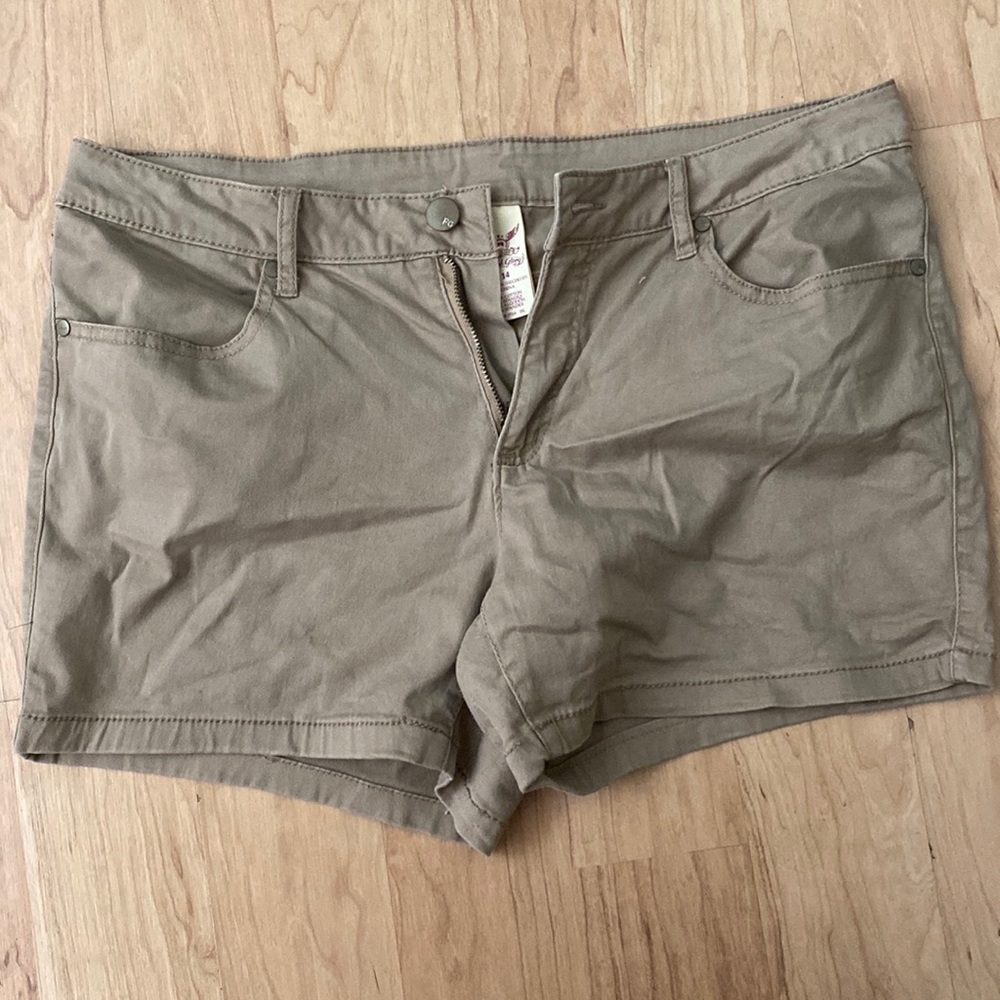 Kaki size 14 shorts
